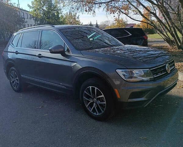 Серый Фольксваген Tiguan Allspace, объемом двигателя 1.98 л и пробегом 112 тыс. км за 17000 $, фото 1 на Automoto.ua