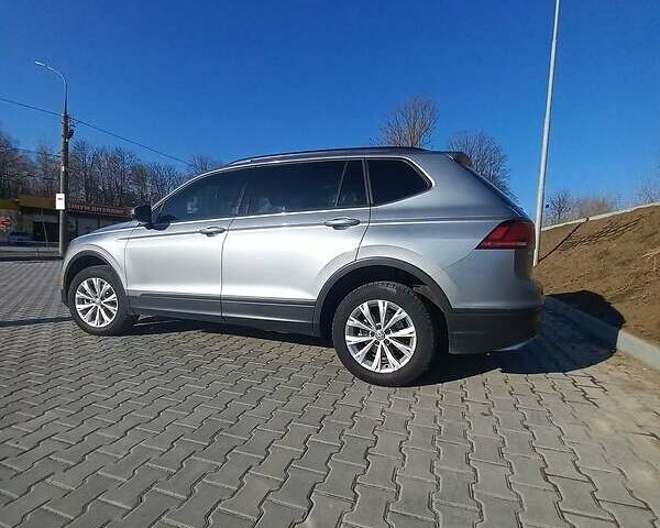 Сірий Фольксваген Tiguan Allspace, об'ємом двигуна 2 л та пробігом 16 тис. км за 24900 $, фото 1 на Automoto.ua