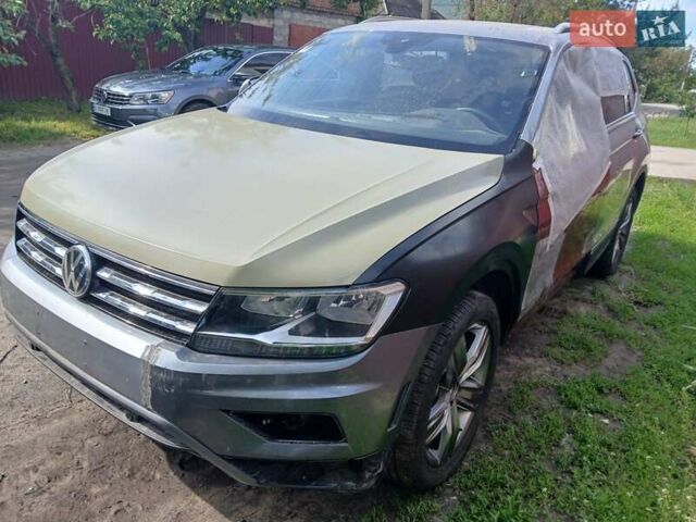 Серый Фольксваген Tiguan Allspace, объемом двигателя 2 л и пробегом 130 тыс. км за 12700 $, фото 1 на Automoto.ua