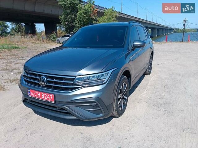Серый Фольксваген Tiguan Allspace, объемом двигателя 2 л и пробегом 93 тыс. км за 23999 $, фото 1 на Automoto.ua
