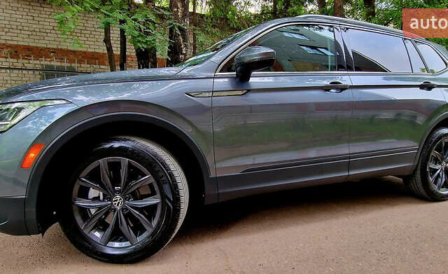 Серый Фольксваген Tiguan Allspace, объемом двигателя 2 л и пробегом 80 тыс. км за 21500 $, фото 1 на Automoto.ua