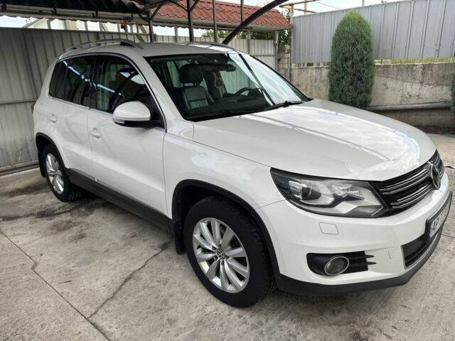 Белый Фольксваген Тигуан, объемом двигателя 2 л и пробегом 173 тыс. км за 17300 $, фото 1 на Automoto.ua