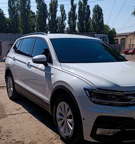 Белый Фольксваген Тигуан, объемом двигателя 2 л и пробегом 120 тыс. км за 19500 $, фото 1 на Automoto.ua