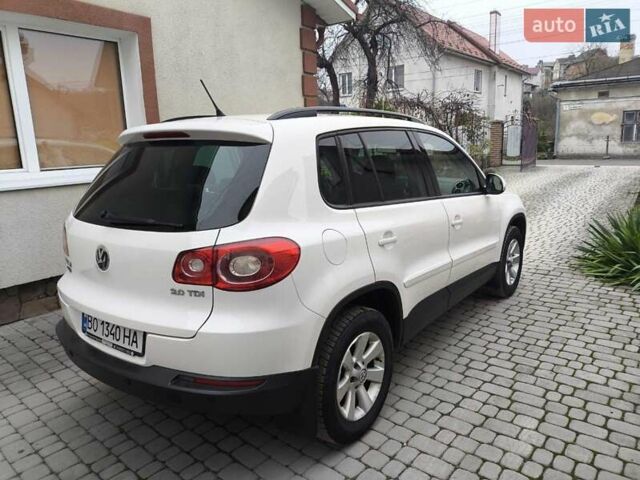 Білий Фольксваген Тігуан, об'ємом двигуна 1.97 л та пробігом 140 тис. км за 12000 $, фото 1 на Automoto.ua