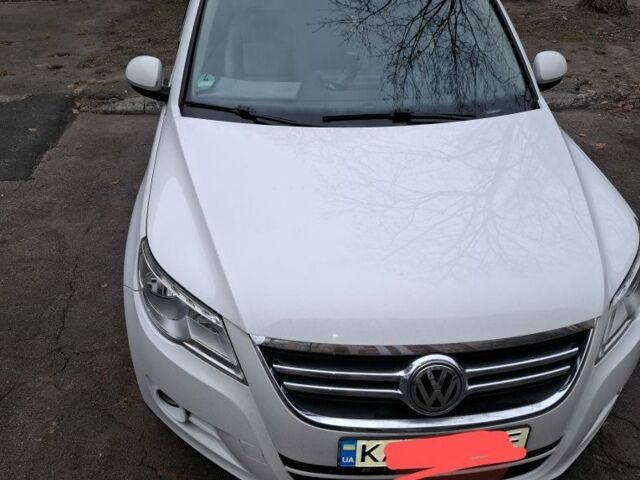Белый Фольксваген Тигуан, объемом двигателя 0 л и пробегом 293 тыс. км за 11000 $, фото 1 на Automoto.ua