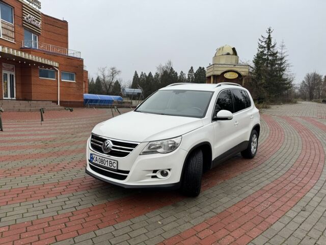 Белый Фольксваген Тигуан, объемом двигателя 2 л и пробегом 256 тыс. км за 10800 $, фото 1 на Automoto.ua