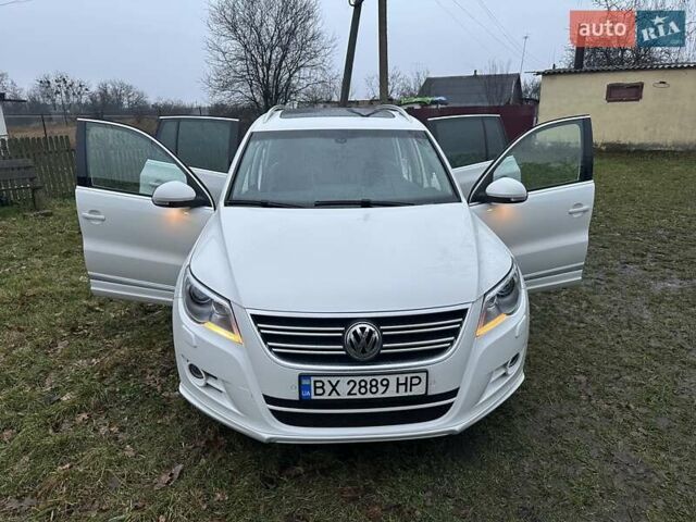Белый Фольксваген Тигуан, объемом двигателя 1.97 л и пробегом 262 тыс. км за 12000 $, фото 1 на Automoto.ua