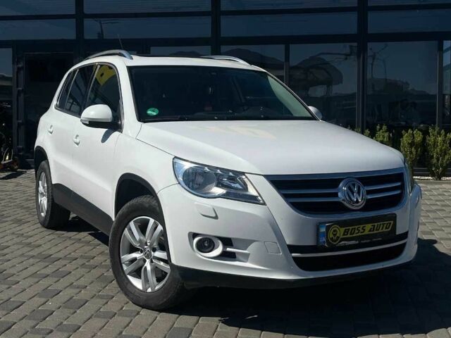 Білий Фольксваген Тігуан, об'ємом двигуна 2 л та пробігом 221 тис. км за 12800 $, фото 1 на Automoto.ua