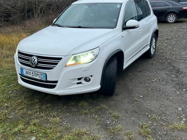 Белый Фольксваген Тигуан, объемом двигателя 2 л и пробегом 241 тыс. км за 7500 $, фото 1 на Automoto.ua