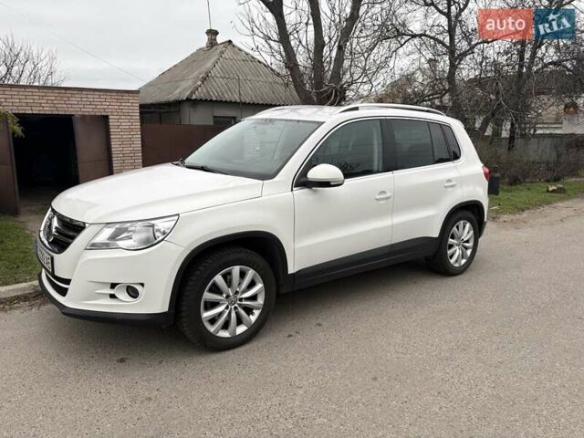 Белый Фольксваген Тигуан, объемом двигателя 1.97 л и пробегом 276 тыс. км за 9999 $, фото 1 на Automoto.ua
