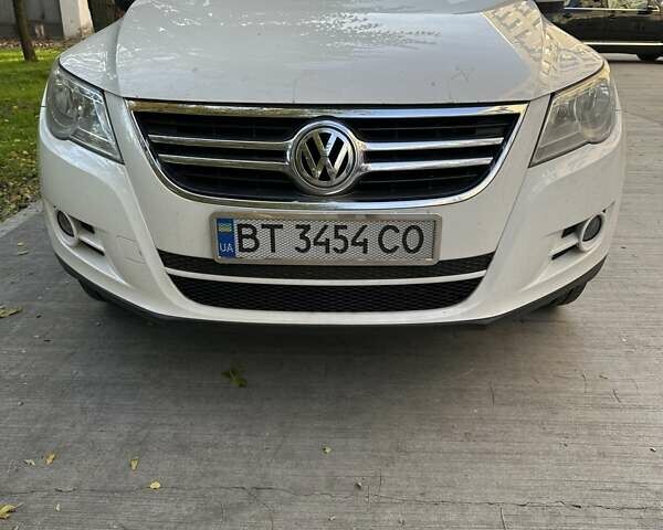 Білий Фольксваген Тігуан, об'ємом двигуна 2 л та пробігом 262 тис. км за 11000 $, фото 1 на Automoto.ua