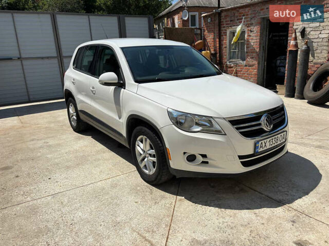 Білий Фольксваген Тігуан, об'ємом двигуна 2 л та пробігом 184 тис. км за 10000 $, фото 1 на Automoto.ua