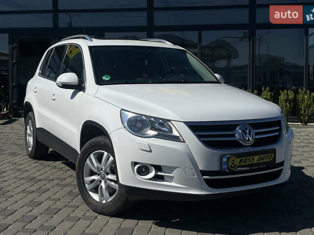 Белый Фольксваген Тигуан, объемом двигателя 1.97 л и пробегом 221 тыс. км за 12800 $, фото 1 на Automoto.ua