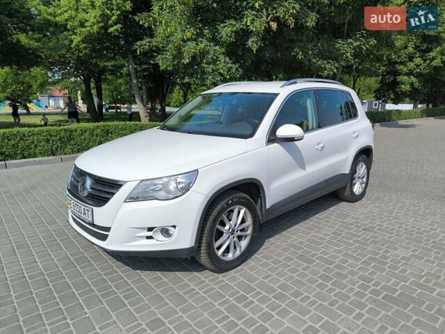 Белый Фольксваген Тигуан, объемом двигателя 2 л и пробегом 150 тыс. км за 10500 $, фото 1 на Automoto.ua