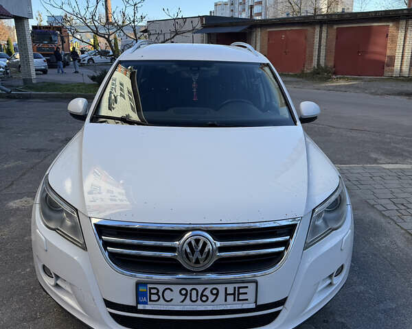 Білий Фольксваген Тігуан, об'ємом двигуна 1.98 л та пробігом 216 тис. км за 9500 $, фото 1 на Automoto.ua
