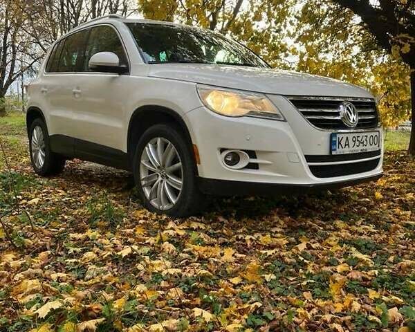 Белый Фольксваген Тигуан, объемом двигателя 1.98 л и пробегом 210 тыс. км за 9800 $, фото 1 на Automoto.ua