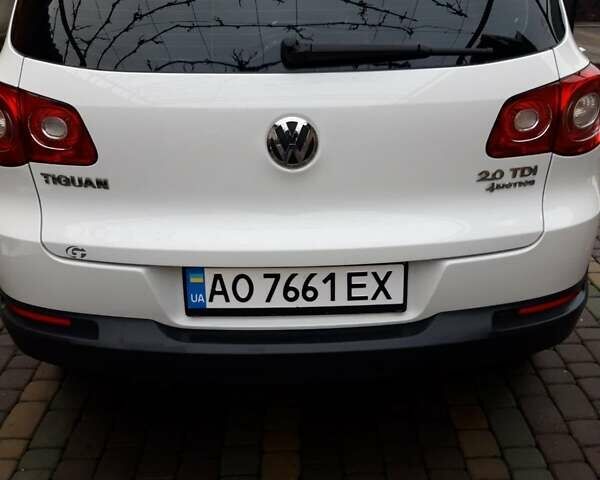 Белый Фольксваген Тигуан, объемом двигателя 1.97 л и пробегом 215 тыс. км за 13000 $, фото 1 на Automoto.ua