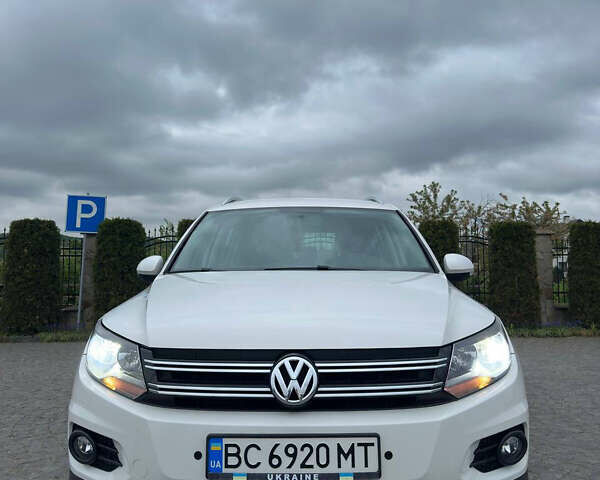 Білий Фольксваген Тігуан, об'ємом двигуна 2 л та пробігом 180 тис. км за 12000 $, фото 1 на Automoto.ua