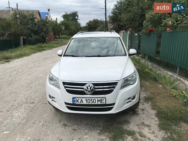 Білий Фольксваген Тігуан, об'ємом двигуна 1.98 л та пробігом 157 тис. км за 11599 $, фото 1 на Automoto.ua