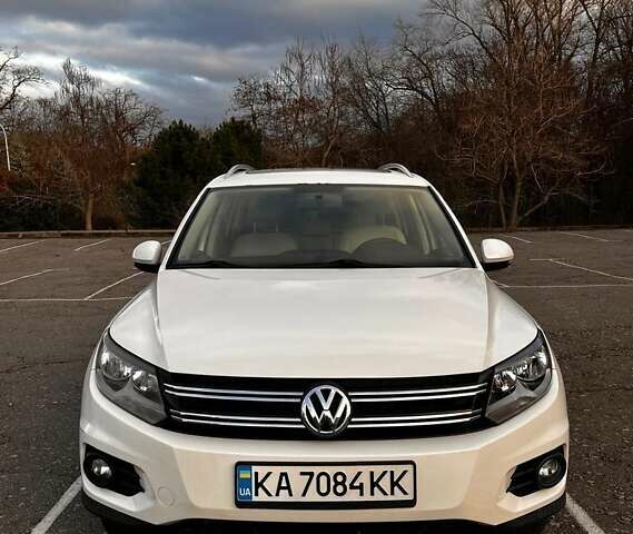 Білий Фольксваген Тігуан, об'ємом двигуна 1.98 л та пробігом 237 тис. км за 13000 $, фото 1 на Automoto.ua