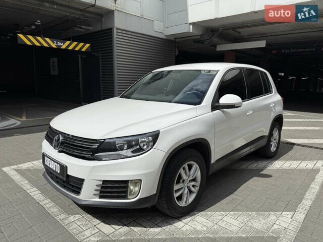 Белый Фольксваген Тигуан, объемом двигателя 2 л и пробегом 183 тыс. км за 11000 $, фото 1 на Automoto.ua