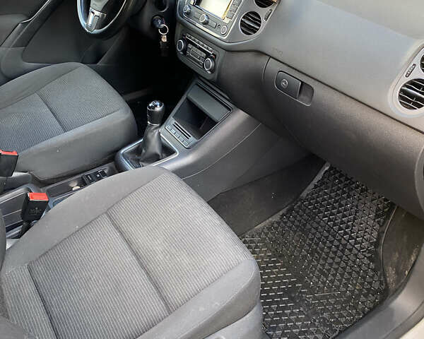 Белый Фольксваген Тигуан, объемом двигателя 1.97 л и пробегом 183 тыс. км за 13000 $, фото 1 на Automoto.ua