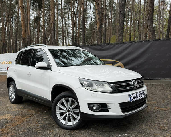 Білий Фольксваген Тігуан, об'ємом двигуна 2 л та пробігом 200 тис. км за 15300 $, фото 1 на Automoto.ua
