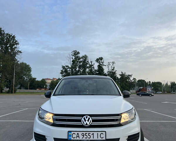 Белый Фольксваген Тигуан, объемом двигателя 1.97 л и пробегом 210 тыс. км за 14000 $, фото 1 на Automoto.ua