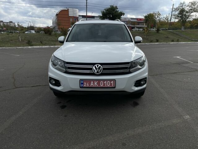 Белый Фольксваген Тигуан, объемом двигателя 2 л и пробегом 162 тыс. км за 13000 $, фото 1 на Automoto.ua