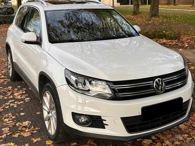 Белый Фольксваген Тигуан, объемом двигателя 2 л и пробегом 86 тыс. км за 10000 $, фото 1 на Automoto.ua