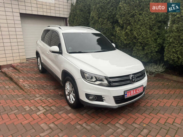 Белый Фольксваген Тигуан, объемом двигателя 2 л и пробегом 176 тыс. км за 15850 $, фото 1 на Automoto.ua