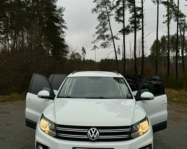 Белый Фольксваген Тигуан, объемом двигателя 1.98 л и пробегом 283 тыс. км за 12500 $, фото 1 на Automoto.ua