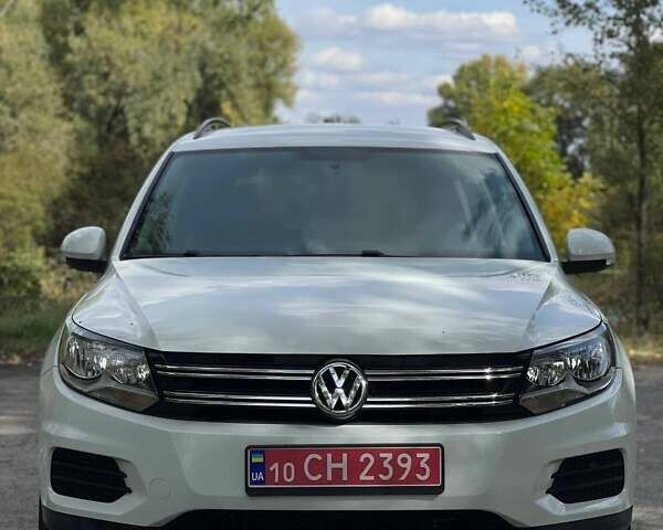 Белый Фольксваген Тигуан, объемом двигателя 1.97 л и пробегом 184 тыс. км за 12400 $, фото 1 на Automoto.ua