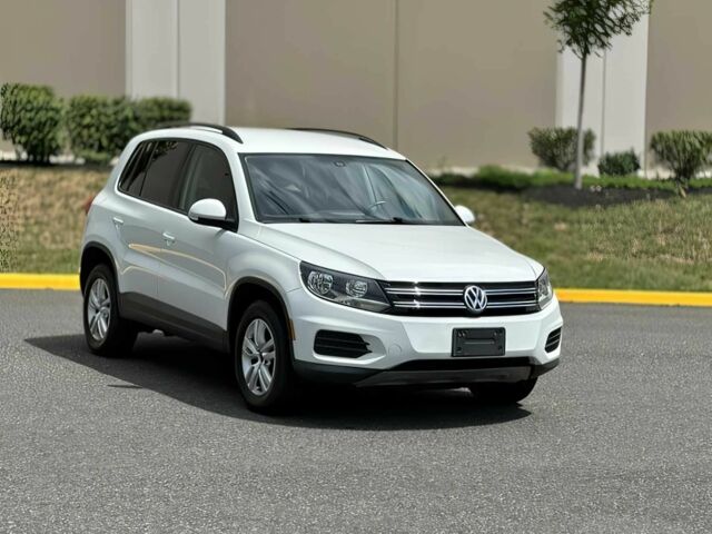 Белый Фольксваген Тигуан, объемом двигателя 2 л и пробегом 80 тыс. км за 6000 $, фото 1 на Automoto.ua