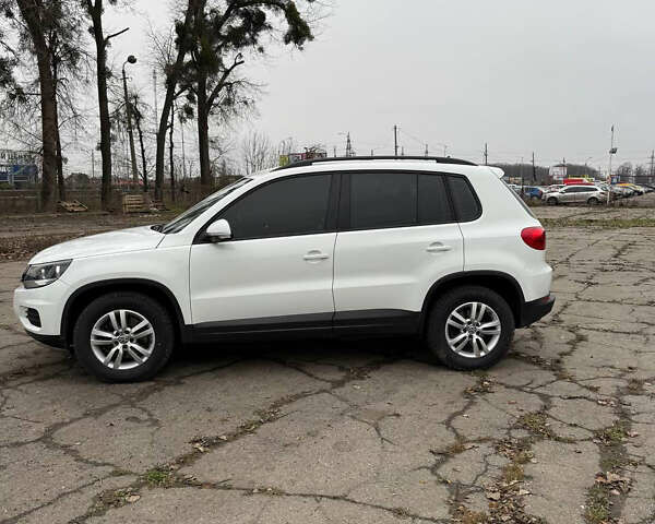 Білий Фольксваген Тігуан, об'ємом двигуна 2 л та пробігом 199 тис. км за 12900 $, фото 1 на Automoto.ua