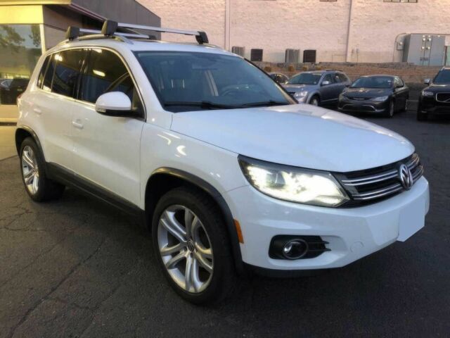 Белый Фольксваген Тигуан, объемом двигателя 2 л и пробегом 70 тыс. км за 7000 $, фото 1 на Automoto.ua
