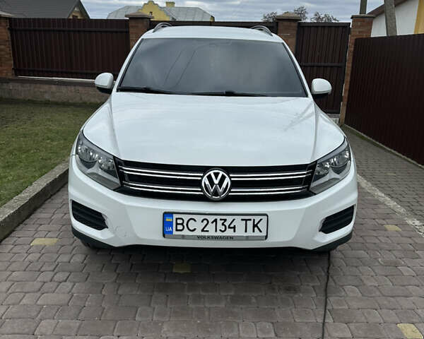 Білий Фольксваген Тігуан, об'ємом двигуна 1.98 л та пробігом 156 тис. км за 14000 $, фото 1 на Automoto.ua