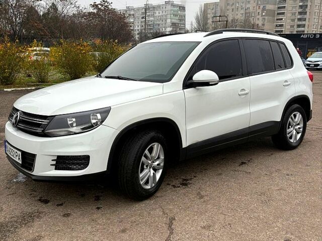 Белый Фольксваген Тигуан, объемом двигателя 2 л и пробегом 130 тыс. км за 12700 $, фото 1 на Automoto.ua