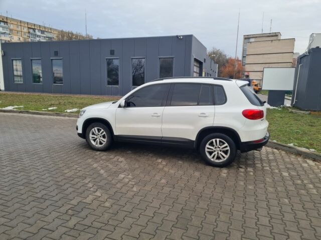 Білий Фольксваген Тігуан, об'ємом двигуна 2 л та пробігом 128 тис. км за 13800 $, фото 1 на Automoto.ua