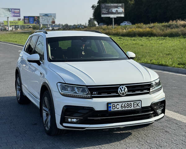 Белый Фольксваген Тигуан, объемом двигателя 1.97 л и пробегом 129 тыс. км за 26500 $, фото 1 на Automoto.ua