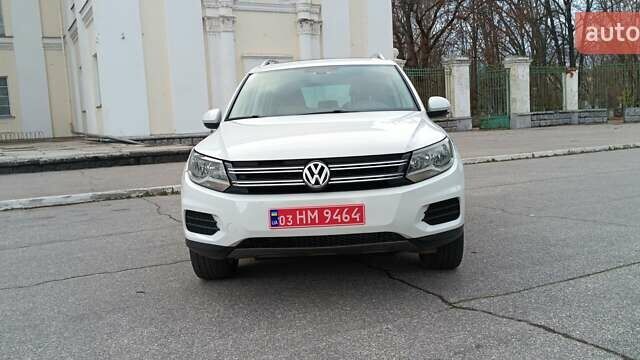 Белый Фольксваген Тигуан, объемом двигателя 2 л и пробегом 228 тыс. км за 13850 $, фото 1 на Automoto.ua