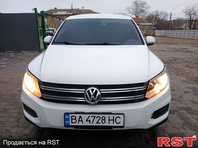 Белый Фольксваген Тигуан, объемом двигателя 2 л и пробегом 174 тыс. км за 15000 $, фото 1 на Automoto.ua