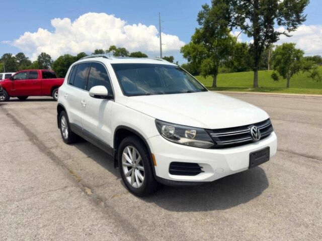 Белый Фольксваген Тигуан, объемом двигателя 2 л и пробегом 62 тыс. км за 8400 $, фото 1 на Automoto.ua