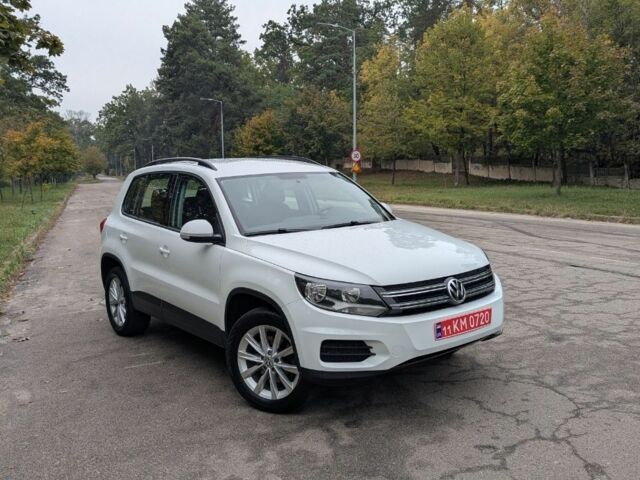 Белый Фольксваген Тигуан, объемом двигателя 2 л и пробегом 138 тыс. км за 12700 $, фото 1 на Automoto.ua