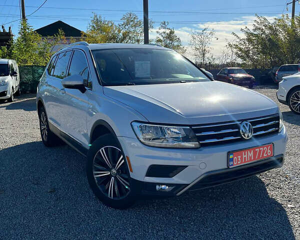 Белый Фольксваген Тигуан, объемом двигателя 0 л и пробегом 201 тыс. км за 18600 $, фото 1 на Automoto.ua