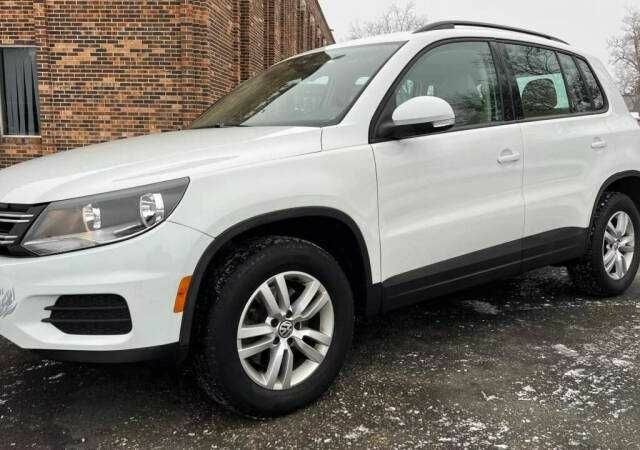 Белый Фольксваген Тигуан, объемом двигателя 2 л и пробегом 43 тыс. км за 2900 $, фото 1 на Automoto.ua