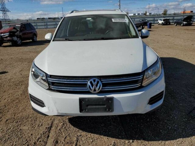 Білий Фольксваген Тігуан, об'ємом двигуна 2 л та пробігом 130 тис. км за 2900 $, фото 1 на Automoto.ua