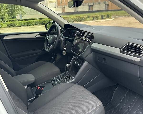 Белый Фольксваген Тигуан, объемом двигателя 2.01 л и пробегом 270 тыс. км за 21300 $, фото 1 на Automoto.ua