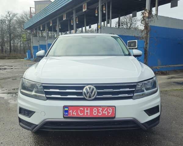 Белый Фольксваген Тигуан, объемом двигателя 2 л и пробегом 139 тыс. км за 17900 $, фото 1 на Automoto.ua