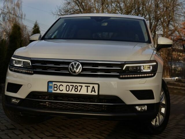 Белый Фольксваген Тигуан, объемом двигателя 2 л и пробегом 243 тыс. км за 24000 $, фото 1 на Automoto.ua